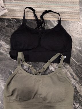 New Balance Women’s Seamless Sports Bras - Black & Olive Green